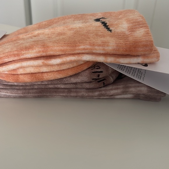 NIKE TIE-DYE SOCK - 2 PACK - Picture 4 of 4